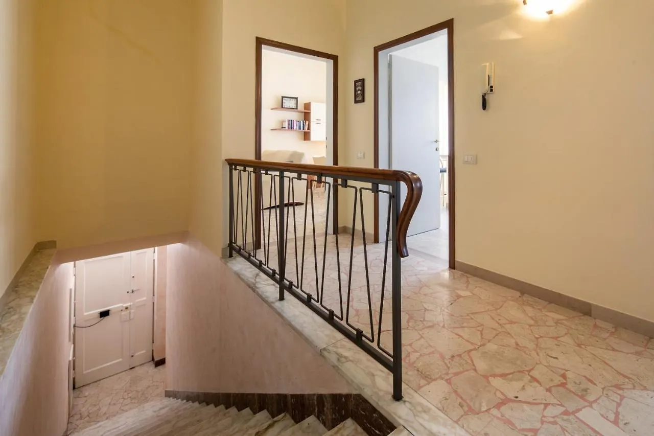 Phoenix Florence Apartment