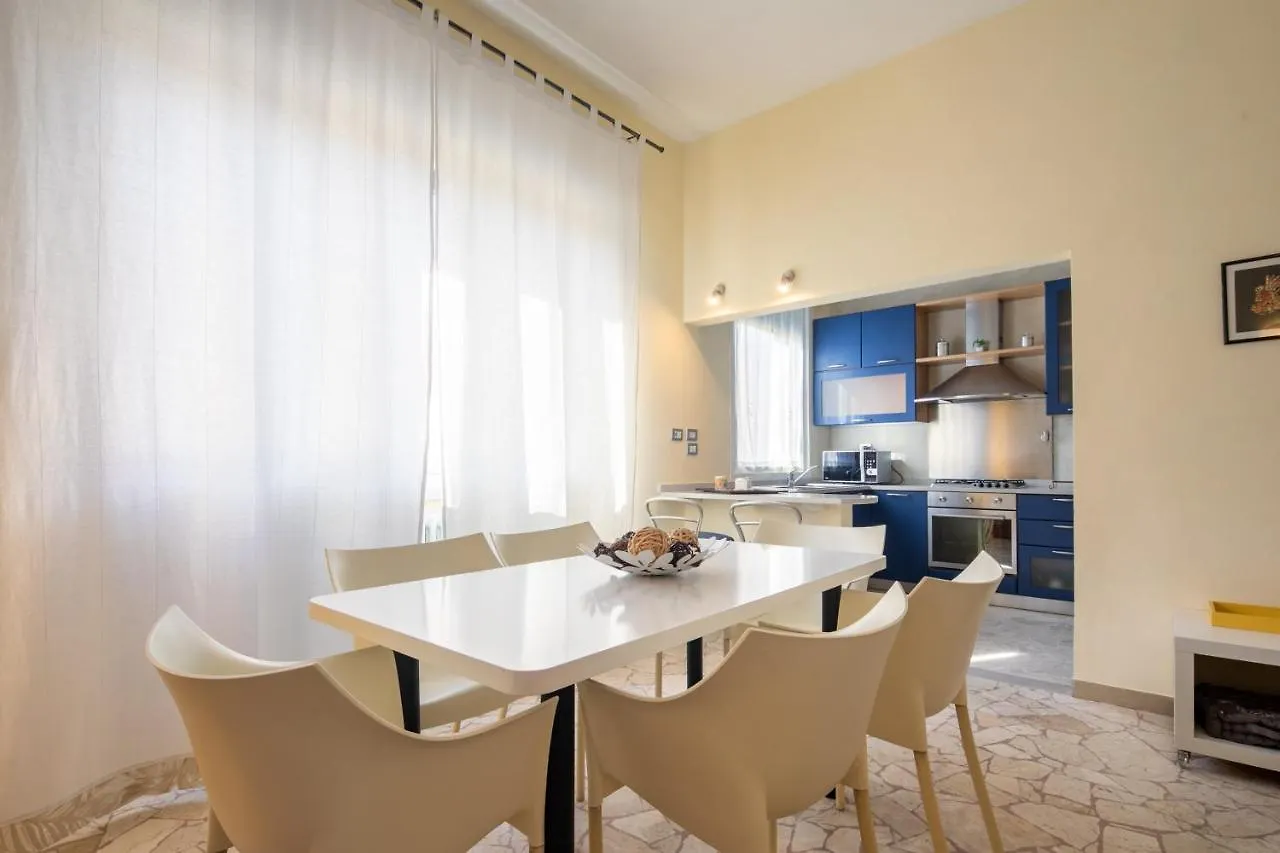 Phoenix Florence Apartment